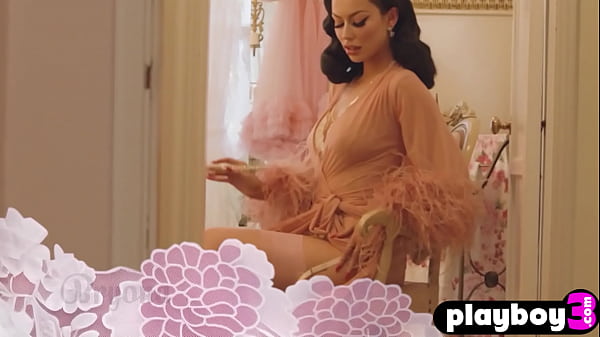 Cute big tits MILF model Bryona Ashly showing off her beautiful curvy body