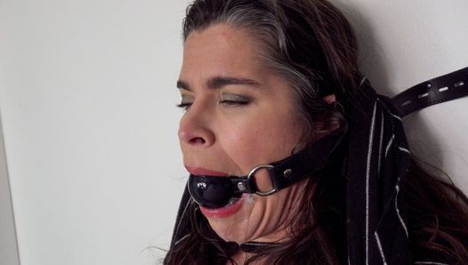 Taboo Predicament – Stepmom’s Mouth Attached to Wall