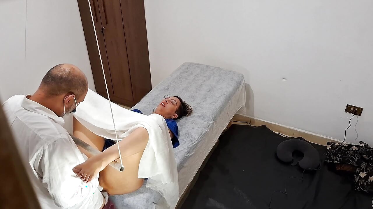 gynecologist takes advantage of patient’s arousal and naivety to fuck her