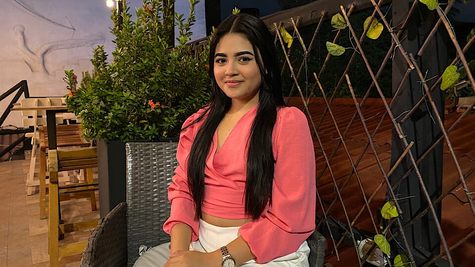 I met a woman in a restaurant, her husband didn’t show up for the date and we went to fuck