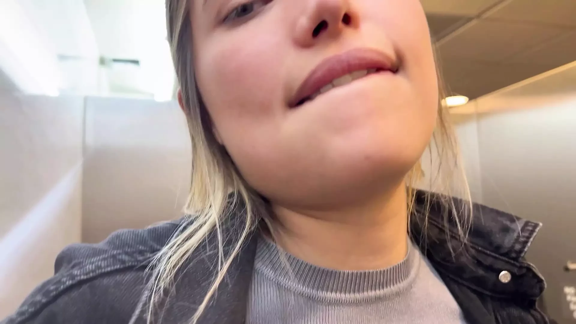 I Sucked the Vagina of the Woman I Met at the Cinema in the Bathroom