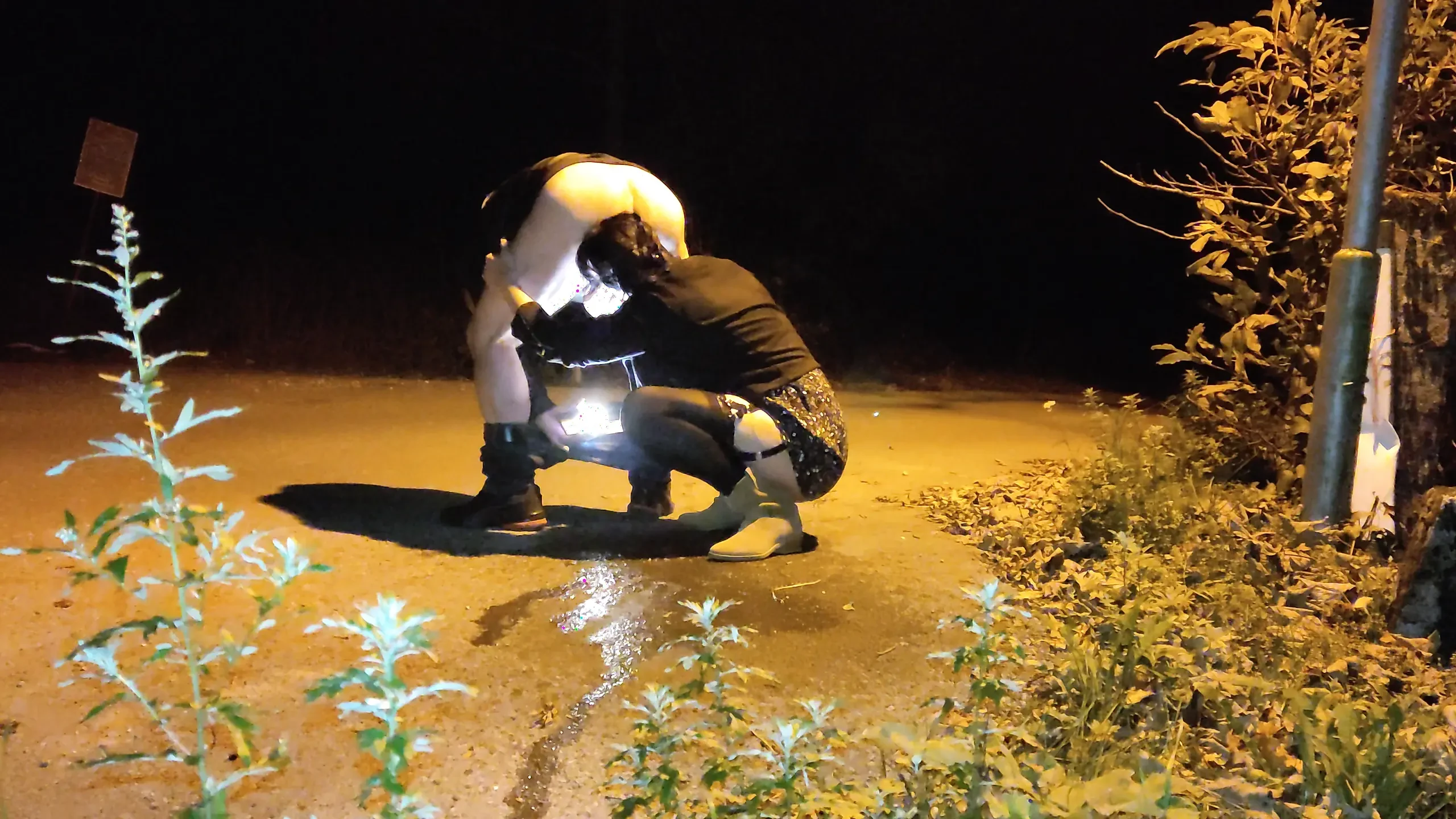 Horny Milf Gives Passionate Rimjob On A Public