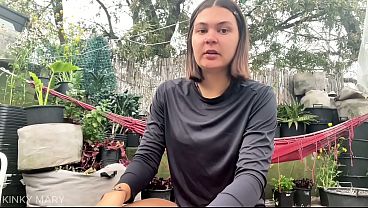 Kinky Mary – Outdoor Piss on the Plant, Strip and Squat in the Garden